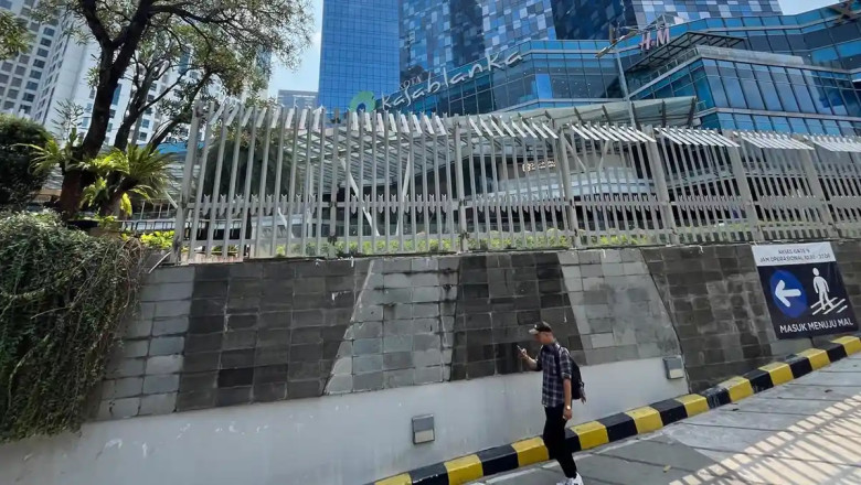 Sempat Bikin Publik Bertanya-tanya, Pagar Tinggi Mal Kota Kasablanka Akhirnya Dibongkar
